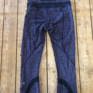 Lululemon crop capri blue/purple-great pattern!